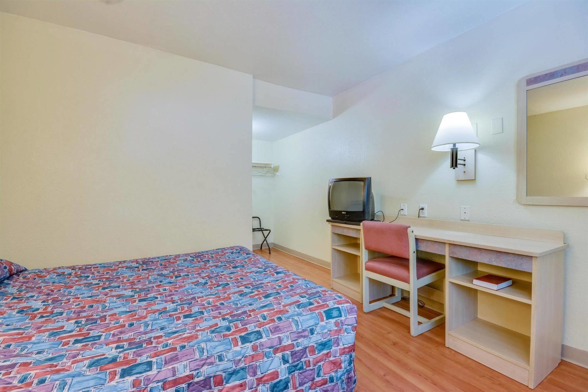 Motel 6-Tuscaloosa, Al Luaran gambar