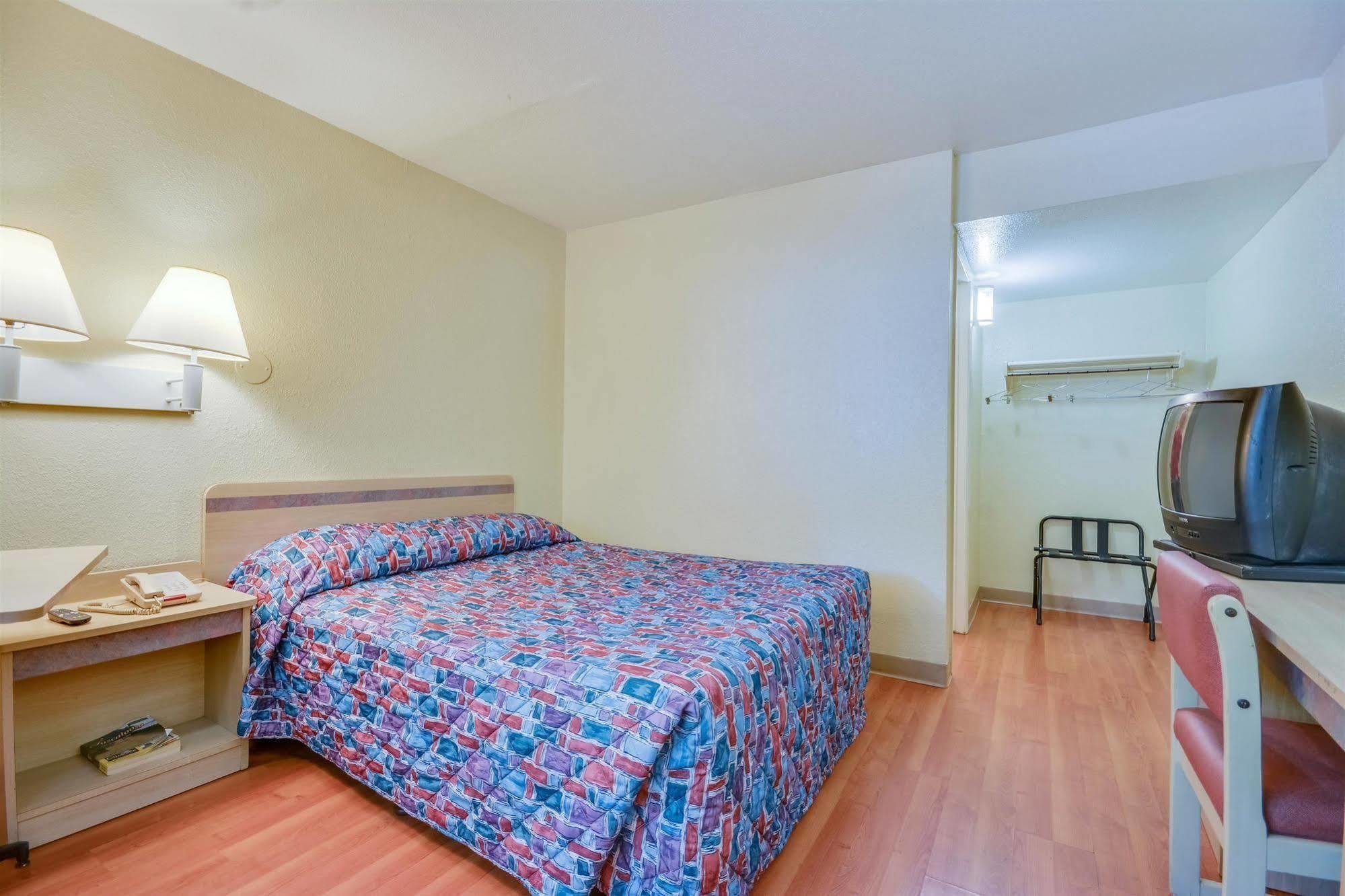 Motel 6-Tuscaloosa, Al Luaran gambar