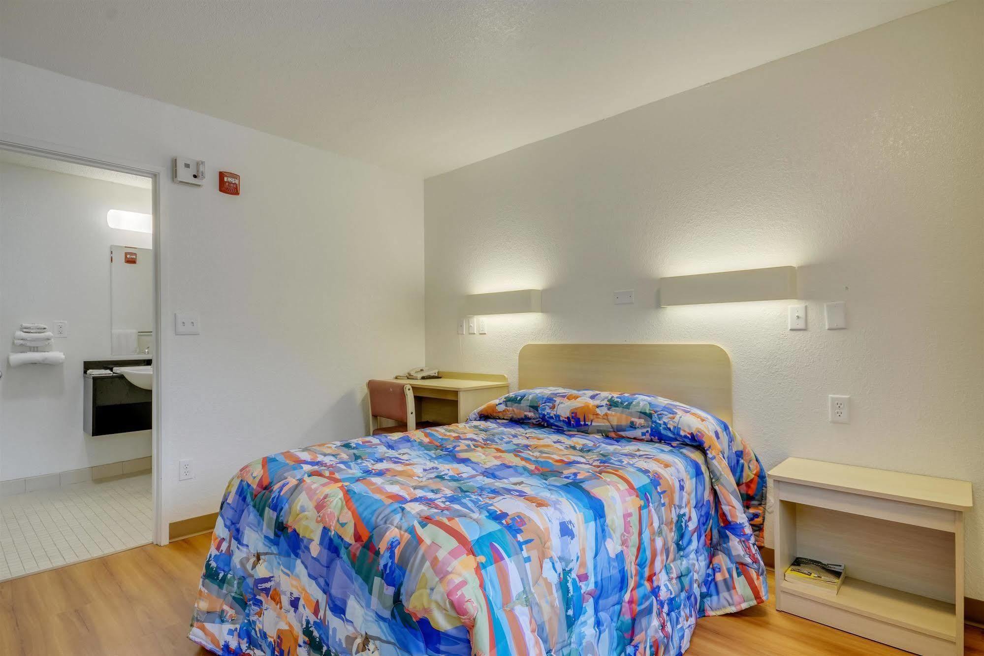Motel 6-Tuscaloosa, Al Luaran gambar